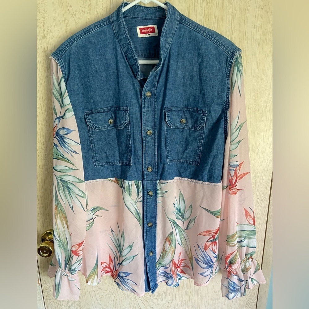 WRANGLER Patch Pink Floral Sheer & Blue Denim Blouse Sz Medium
